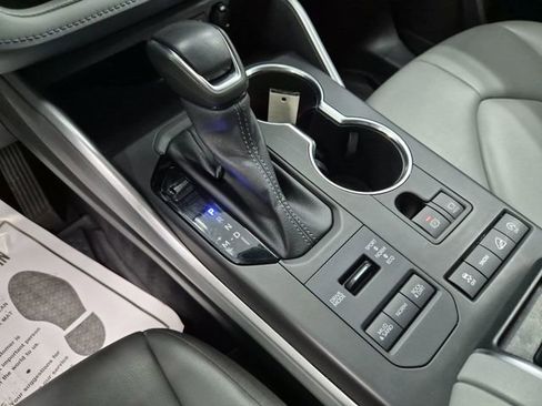 Used 2022 Toyota Highlander XLE image 25