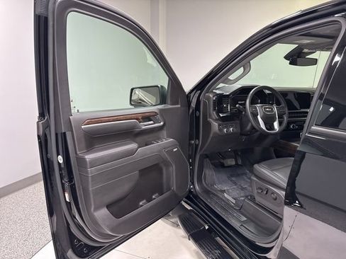 Used 2024 GMC Sierra 1500 Elevation w/ Elevation Premium Package AWD/4WD image 11