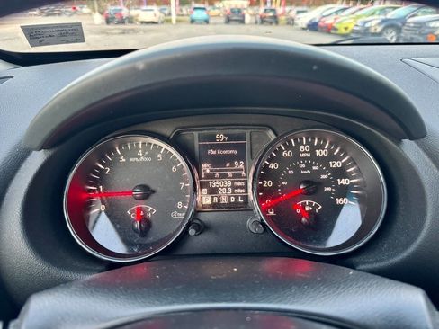 Used 2011 Nissan Rogue S image 16