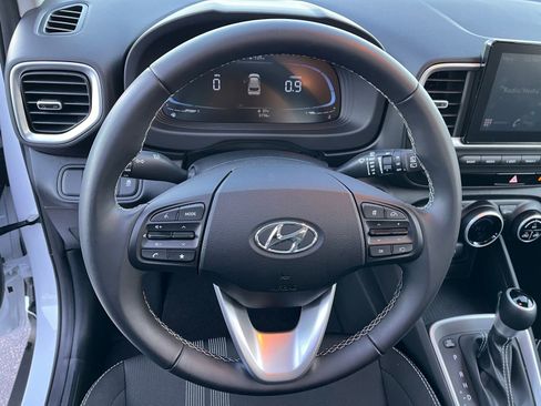 Used 2025 Hyundai Venue SEL FWD image 32