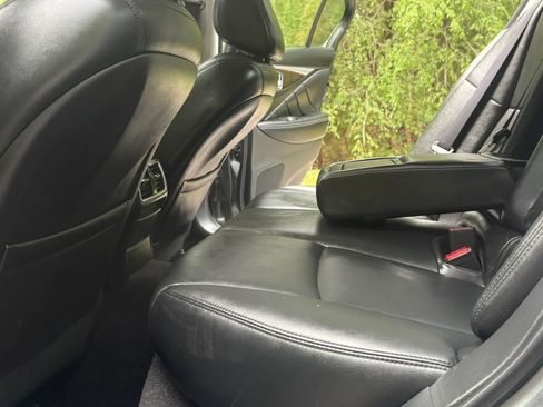 Used 2018 INFINITI Q50 Luxe w/ Essential Package (3.0T Luxe) AWD/4WD image 11