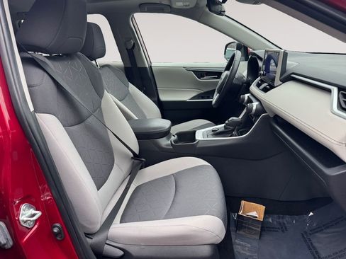 Used 2024 Toyota RAV4 XLE w/ Convenience Package image 15