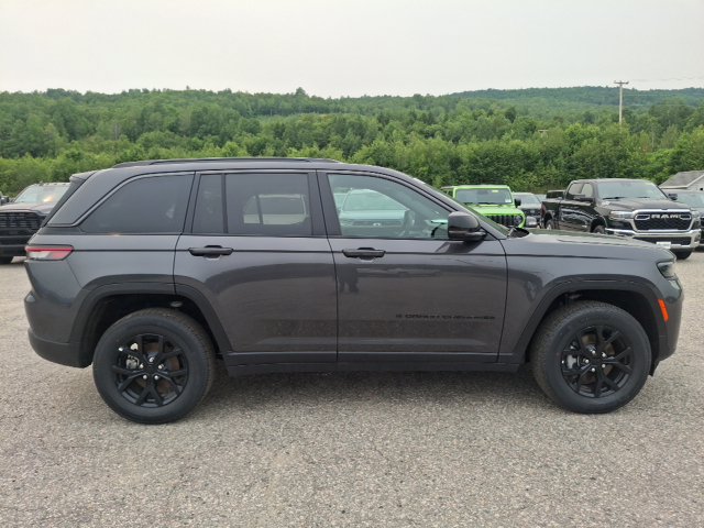 New 2026 Jeep Grand Cherokee Altitude AWD/4WD image 8