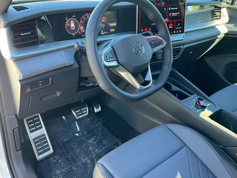 New 2026 Volkswagen Tiguan SE R-Line AWD/4WD image 17