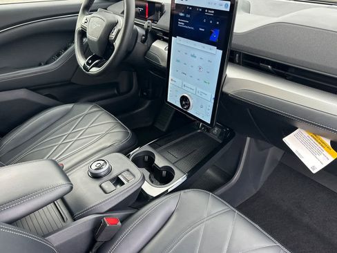 Certified 2022 Ford Mustang Mach-E Select image 17