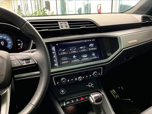 Certified 2024 Audi Q3 2.0T Premium Plus image 9