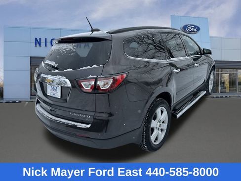 Used 2016 Chevrolet Traverse LT w/ Style and Technology Package image 7