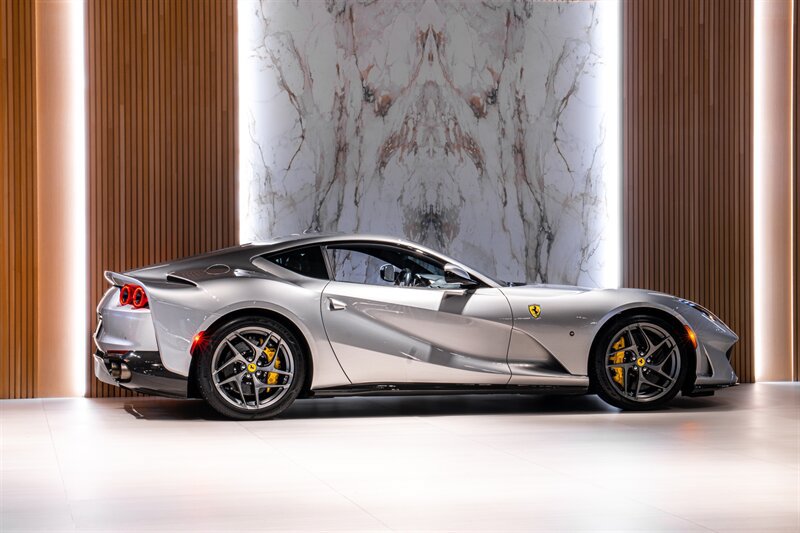 Used 2018 Ferrari 812 Superfast RWD image 5