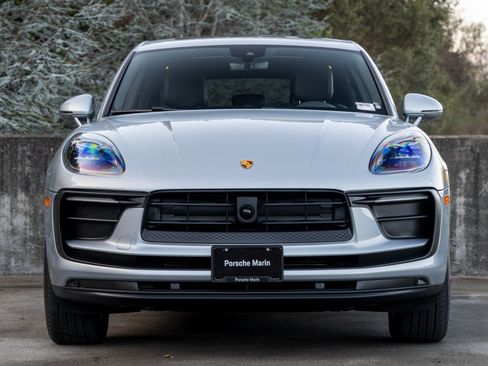 Certified 2025 Porsche Macan image 8