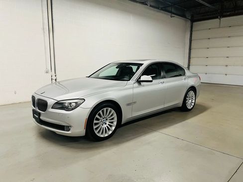 Used 2010 BMW 750i xDrive AWD/4WD image 2