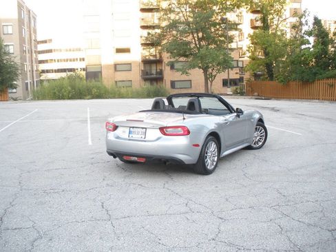 Used 2018 FIAT 124 Spider Classica w/ Technology & Siriusxm Group image 15