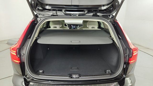 Used 2026 Volvo V60 B5 Cross Country Plus w/ Climate Package AWD/4WD image 38