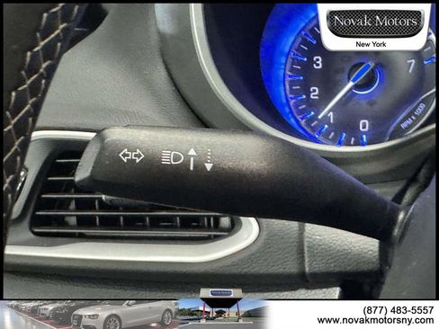 Used 2025 Chrysler Pacifica Select image 21