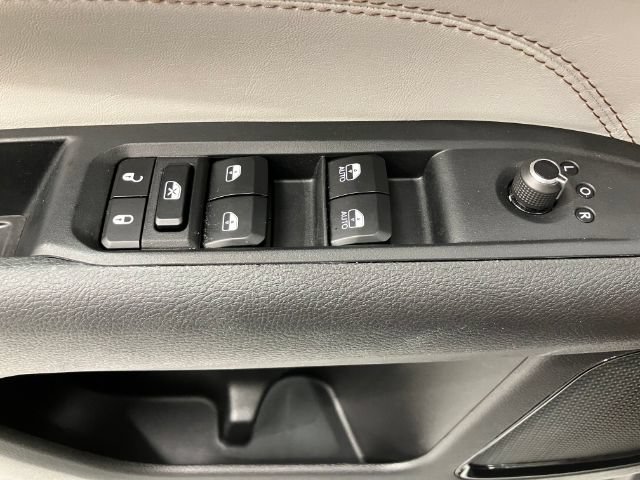 Used 2025 Jeep Compass Limited AWD/4WD image 37