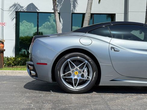 Used 2010 Ferrari California RWD image 5