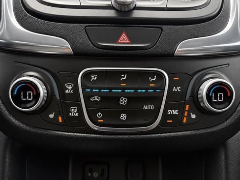 Used 2018 Chevrolet Equinox LT w/ Sun & Infotainment Package AWD/4WD image 35