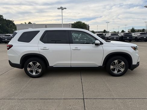 Used 2025 Honda Pilot EX-L image 3