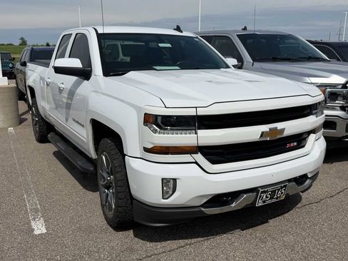 Used 2018 Chevrolet Silverado 1500 LT w/ All Star Edition AWD/4WD image 3