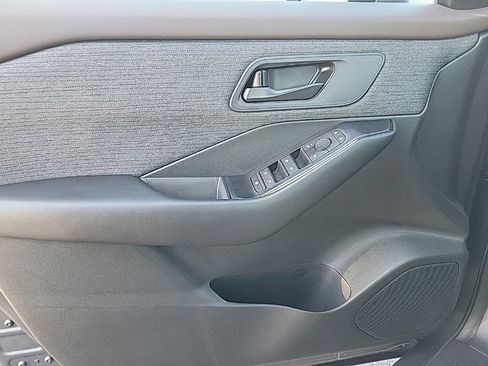 Used 2023 Nissan Rogue S image 29