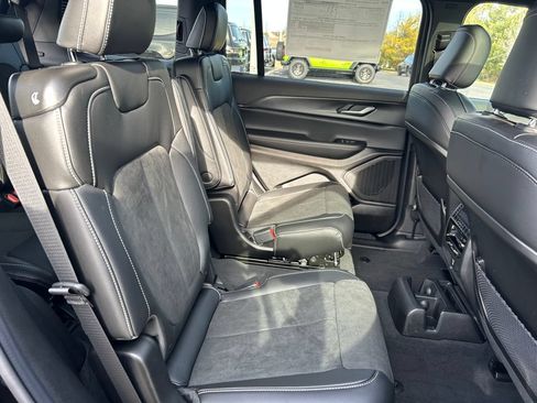 New 2025 Jeep Grand Cherokee L Altitude AWD/4WD image 26