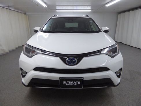 Used 2018 Toyota RAV4 LE image 2