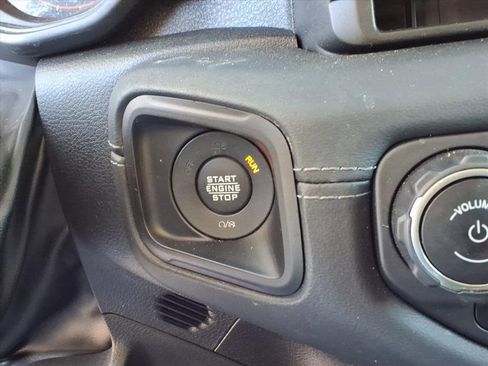 Used 2024 Jeep Gladiator Sport w/ Premium Package image 26