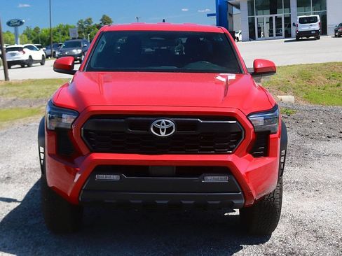 Used 2025 Toyota Tacoma TRD Off-Road AWD/4WD image 2
