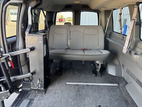 Used 2003 GMC Savana 1500 Passenger w/ Sle Preferred Equipment Group image 29