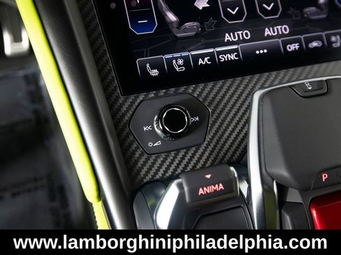 Used 2022 Lamborghini Urus AWD/4WD image 25