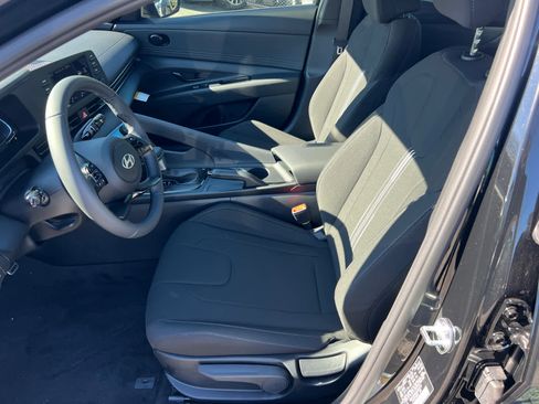 New 2025 Hyundai Elantra Sport image 9