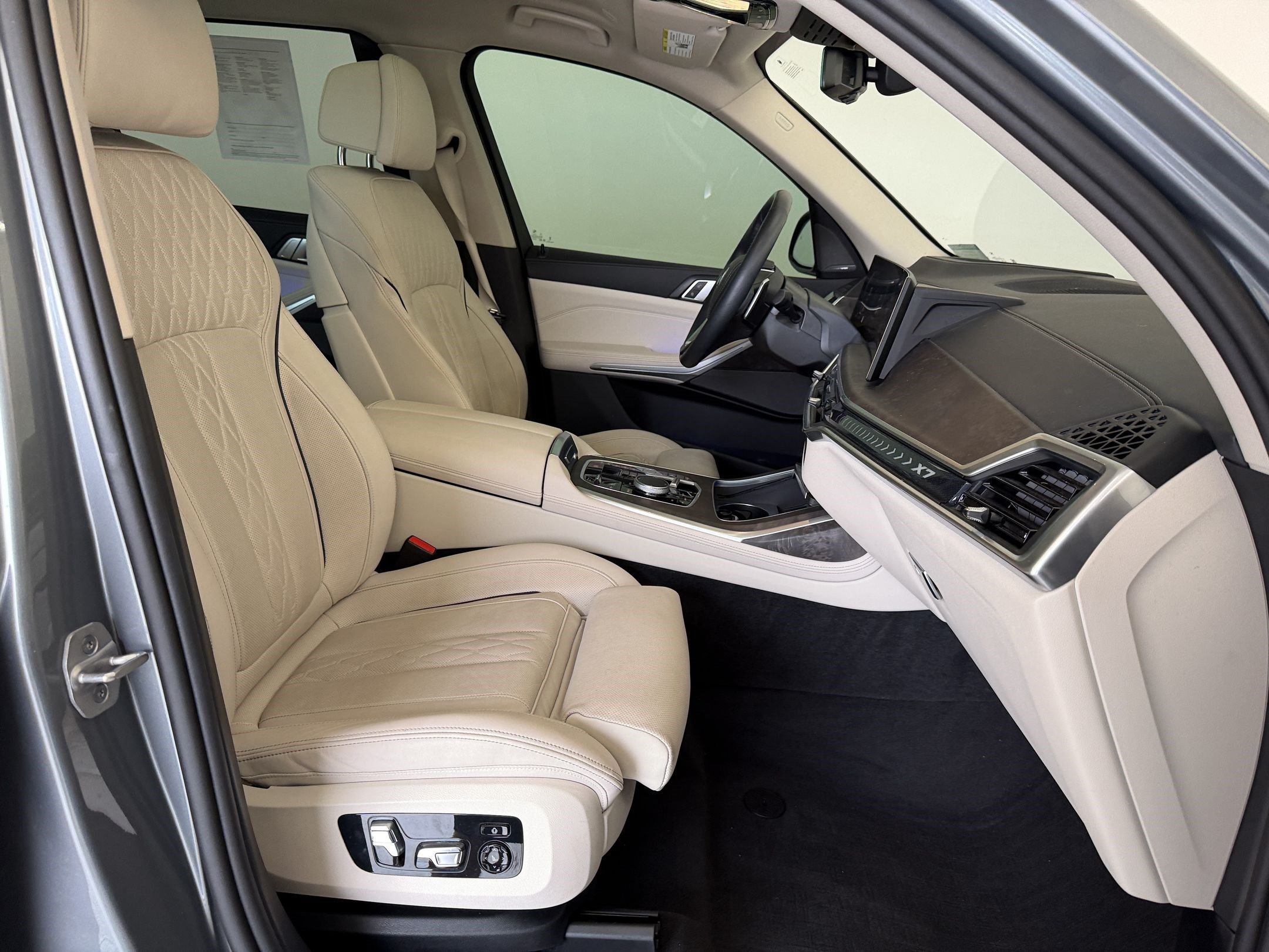 Used 2024 BMW X7 xDrive40i w/ Premium Package AWD/4WD image 25