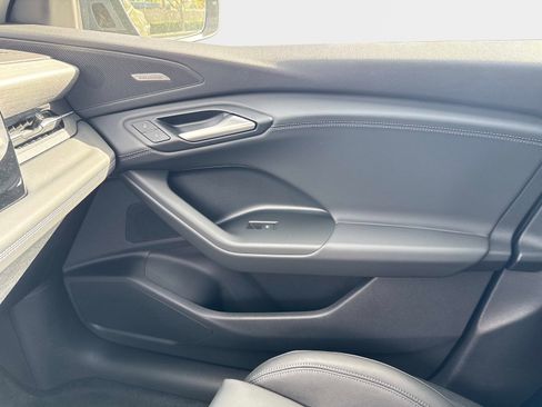 New 2025 Audi Q6 e-tron Premium Plus image 22