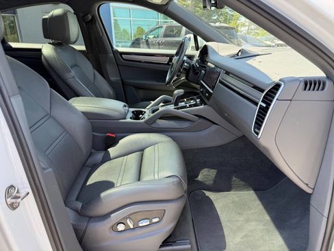 Used 2020 Porsche Cayenne AWD/4WD image 15