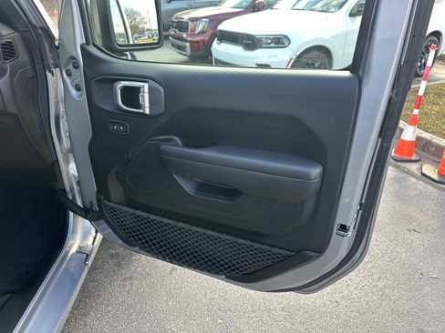 Used 2018 Jeep Wrangler Unlimited Sport S image 17