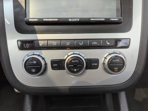 Used 2014 Volkswagen Eos image 27