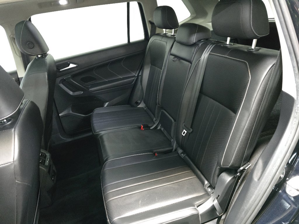 Used 2022 Volkswagen Tiguan SE w/ Panoramic Sunroof Package AWD/4WD image 32