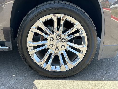 Used 2017 Cadillac Escalade ESV Luxury w/ LPO, Radiant Package AWD/4WD image 9