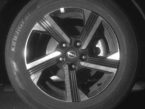 Used 2025 Nissan Sentra SV image 13