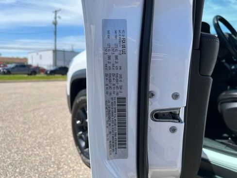 Used 2019 Jeep Cherokee Trailhawk w/ Cold Weather Group AWD/4WD image 35
