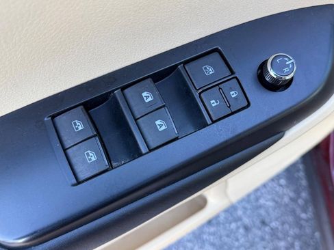 Used 2019 Toyota Highlander XLE image 16