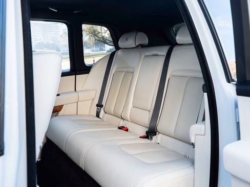 Certified 2021 Rolls-Royce Cullinan image 39