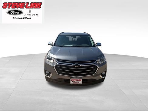 Used 2021 Chevrolet Traverse LT w/ LT Premium Package AWD/4WD image 3