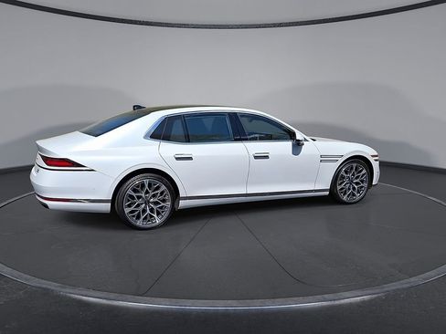 Used 2025 Genesis G90 3.5T AWD/4WD image 4