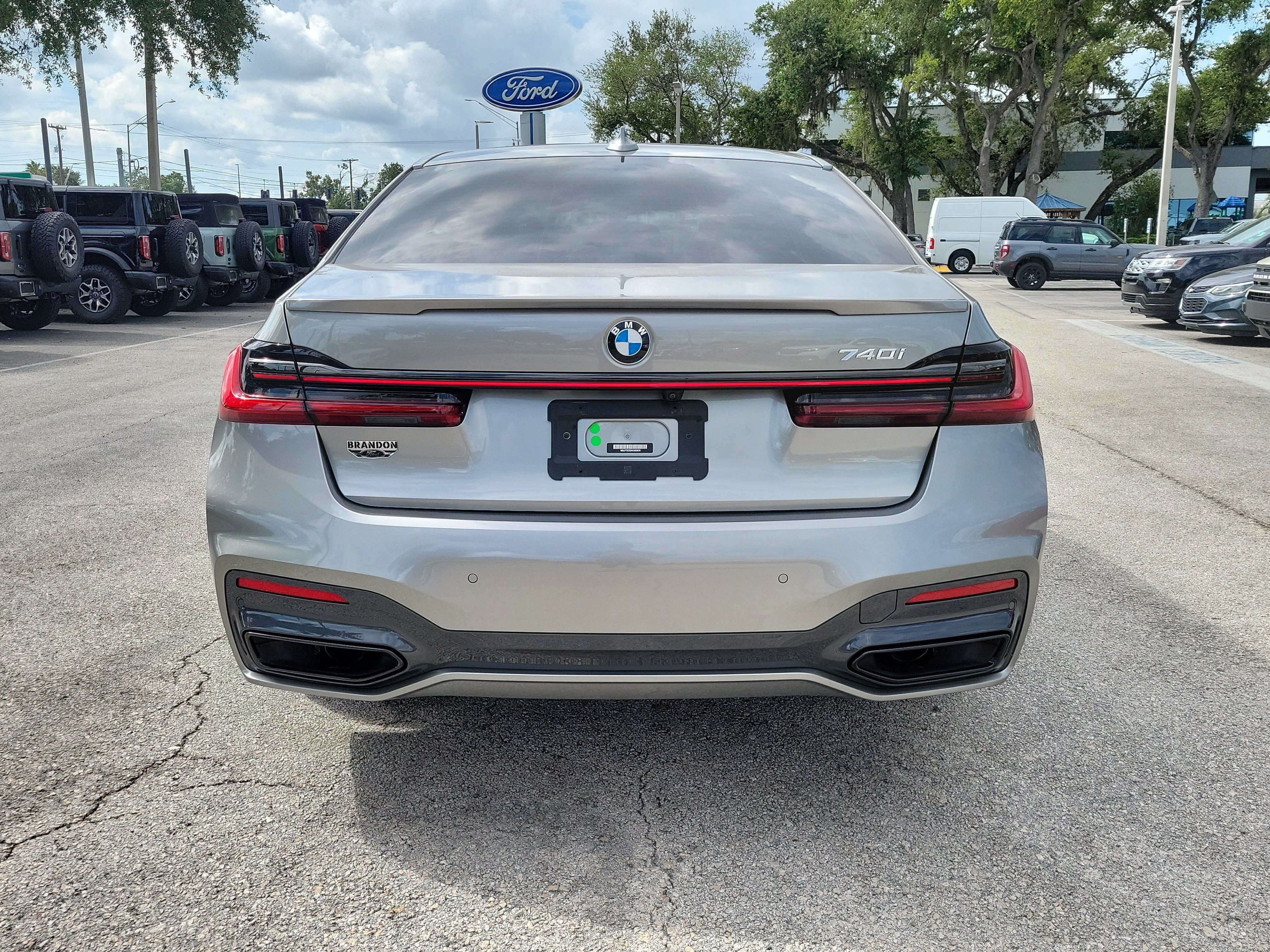 Used 2022 BMW 740i w/ M Sport Package RWD image 8
