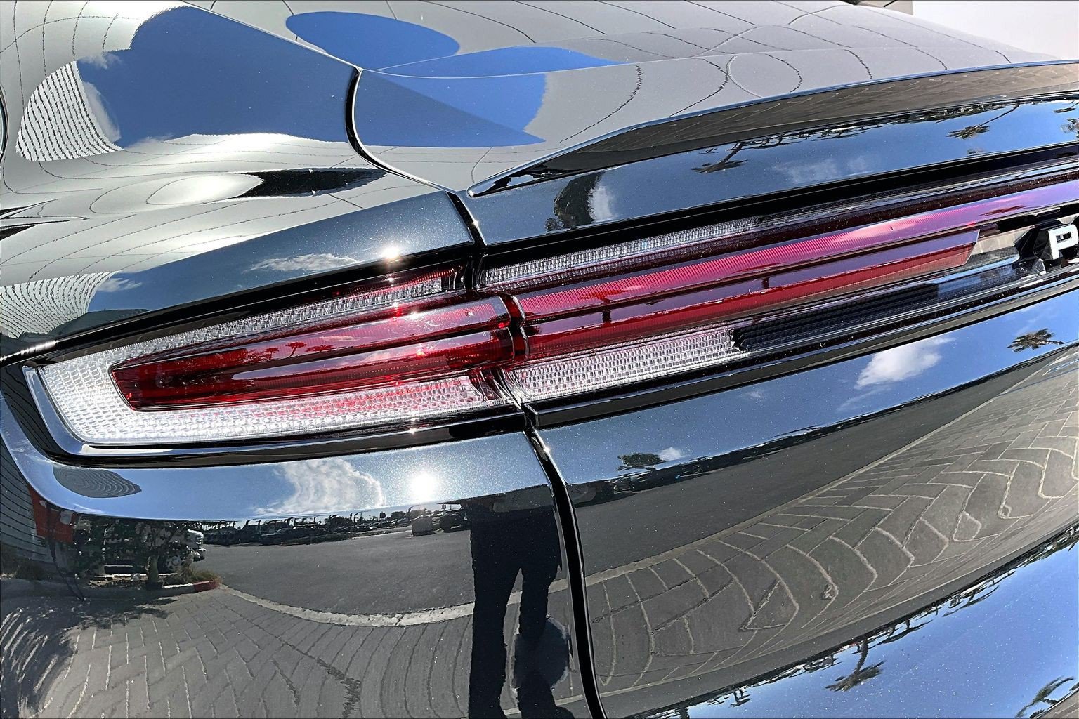 Certified 2025 Porsche Cayenne E-Hybrid Coupe w/ Premium Package Plus AWD/4WD image 29