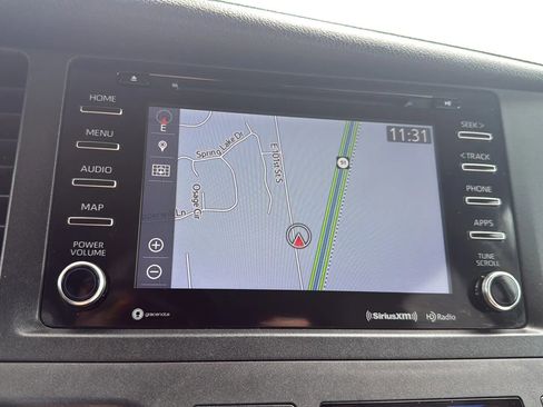 Used 2019 Toyota Sienna XLE image 7