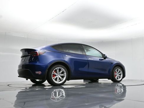 Used 2024 Tesla Model Y Long Range image 47