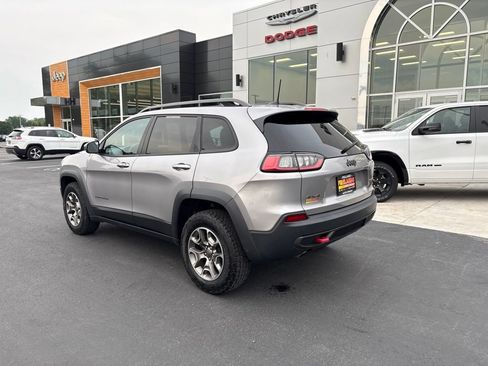 Used 2020 Jeep Cherokee Trailhawk w/ Cold Weather Group AWD/4WD image 3