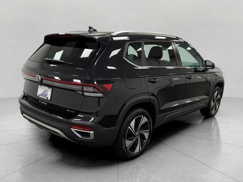 Used 2025 Volkswagen Taos SE image 4