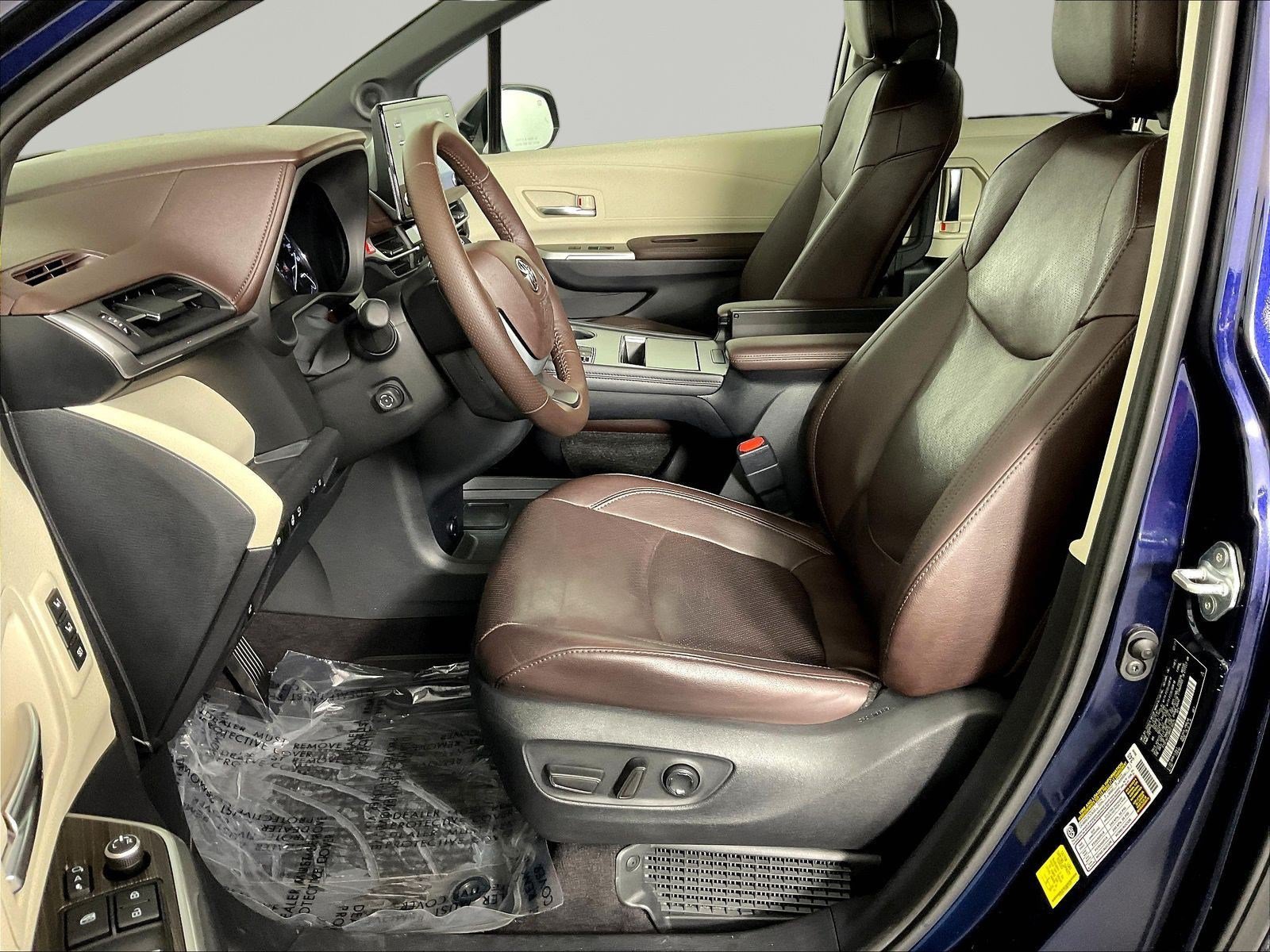Used 2021 Toyota Sienna Platinum AWD/4WD image 21